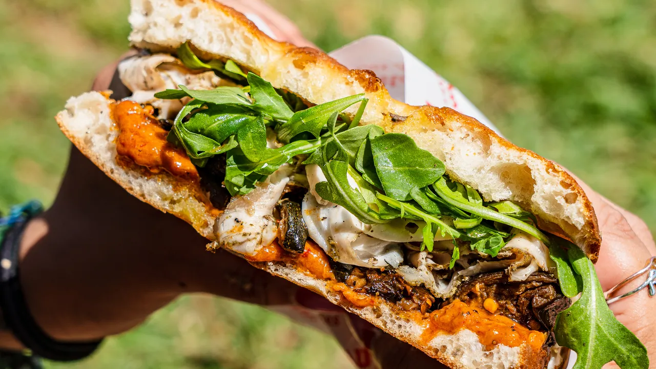 Sandwich Terenak di New York City Menurut Si Ahli Sandwich Sejati!
