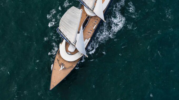 Yacht Pertama Orient Express Resmi Berlayar—Intip Keindahannya!