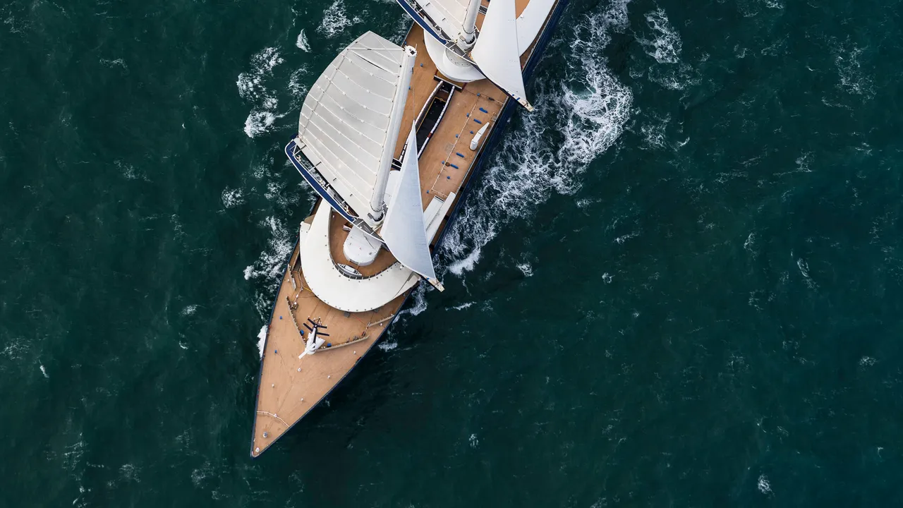 Yacht Pertama Orient Express Resmi Berlayar—Intip Keindahannya!