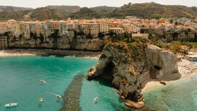 Rasakan Musim Panas Italia yang Tak Terjamah di Calabria!
