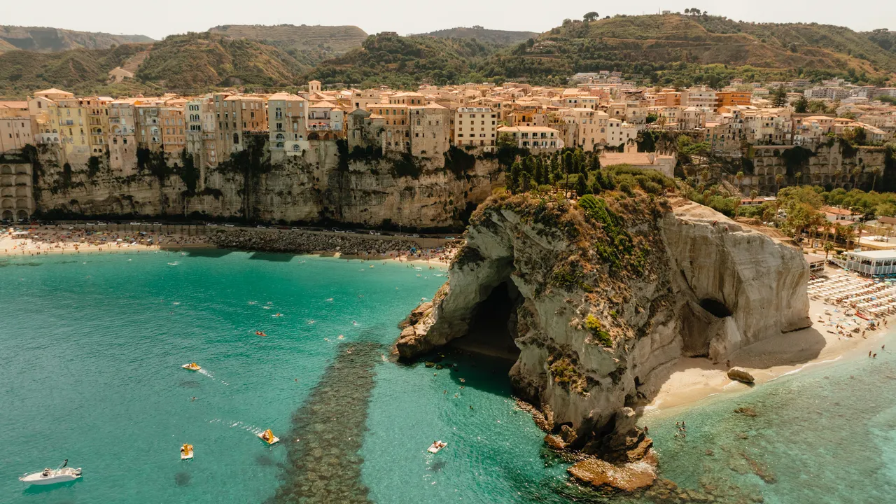 Rasakan Musim Panas Italia yang Tak Terjamah di Calabria!