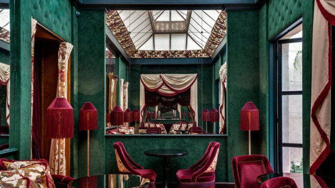 Ajak Kekasihmu—Temukan Hotel Penuh Romansa di Paris!