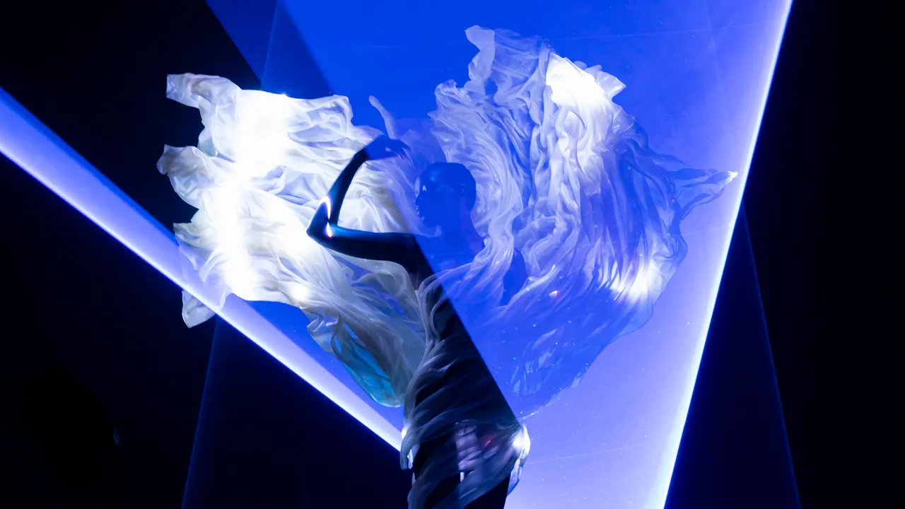 Jelajahi Pameran Seni Terbaik di New York City: Merayakan Futurologi, Absurdism, dan Haute Couture yang Bikin Terpukau!