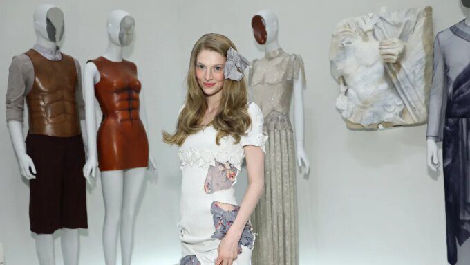 Meski Met Gala Telah Usai, Pameran Baru di Museum Ini Rayakan Kostum sebagai Seni Sepanjang Tahun!