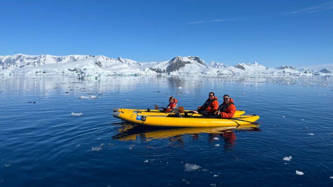 Liburan Keluarga Seru: Petualangan Ramah Anak ke Antarctica yang Tak Terlupakan!