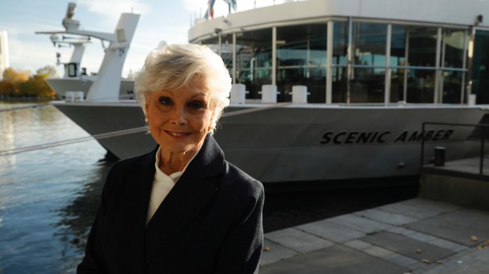 Berkelana Bersama Angela Rippon: Scenic Kenalkan Insentif Menarik untuk Seri ‘Angela Rippon’s River Cruises’!