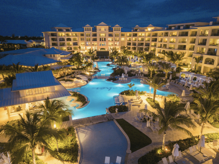 Beaches® Turks & Caicos Rayakan Grand Opening Treasure Beach Village di Grace Bay Beach dengan Penuh Bintang!