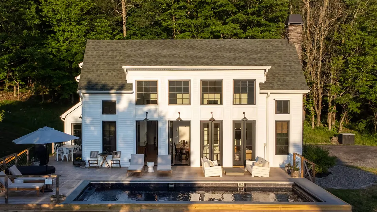 11 Airbnb Musim Panas Menarik Dekat NYC dengan Akses ke Kolam Renang, Danau, dan Pantai!
