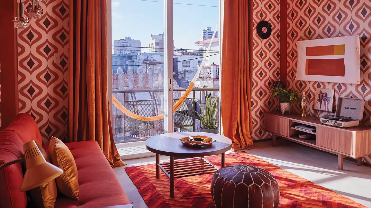 Liburanmu Nanti Jangan Sampai Membosankan—Cek Rekomendasi Airbnb Berwarna-warni yang Keren Ini!