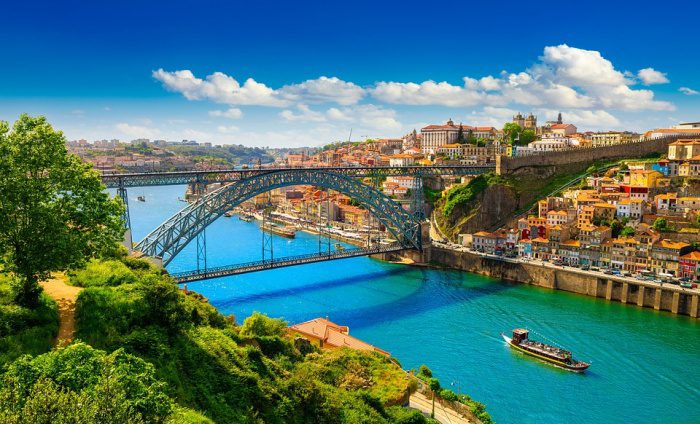 LOT Polish Airlines Mulai Terbang ke Jantung Portugal Utara!