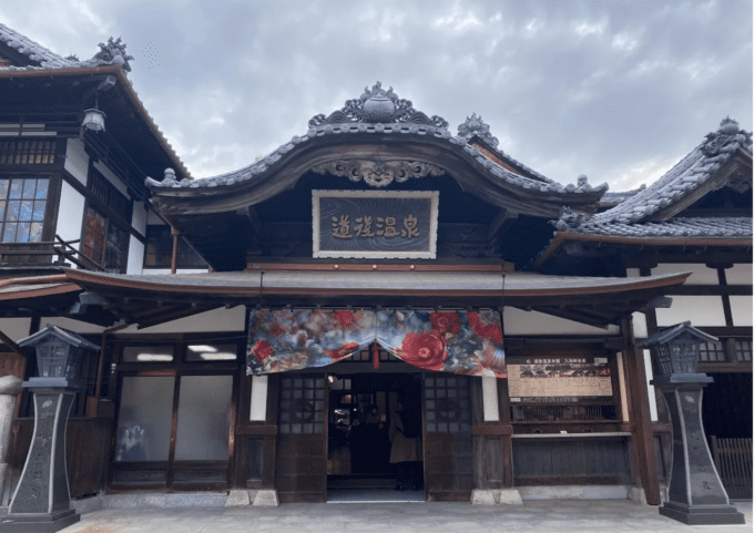 Lawson: Toko Serba Ada Unik Ini Jadi Daya Tarik Tersendiri di Lokasi Wisata Terpopuler Jepang!