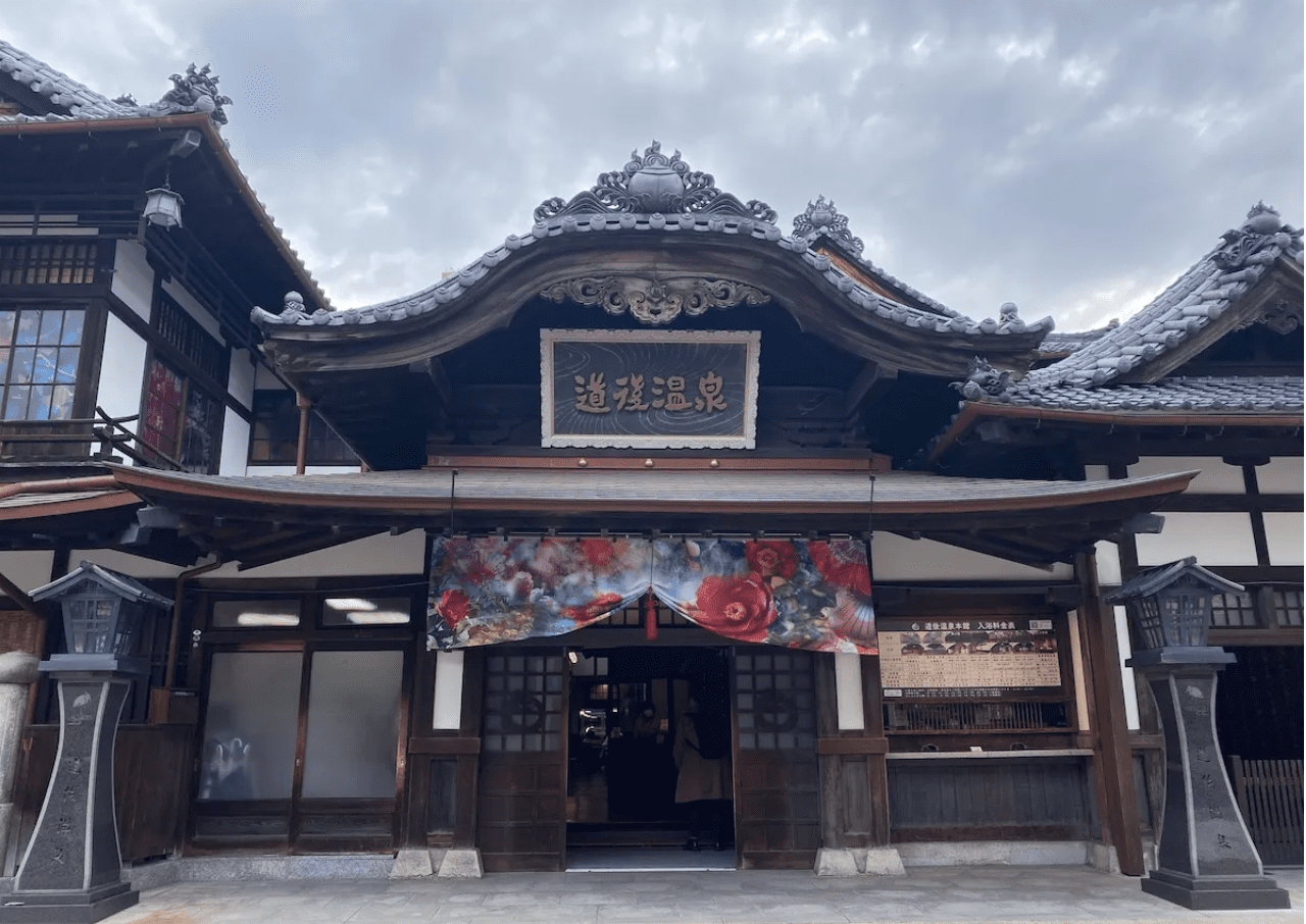 Lawson: Toko Serba Ada Unik Ini Jadi Daya Tarik Tersendiri di Lokasi Wisata Terpopuler Jepang!