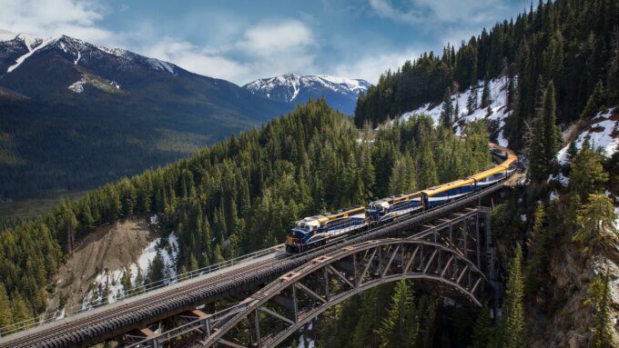 5 Perjalanan Kereta Indah di Kanada yang Wajib Ada di Rencana Liburan Musim Panasmu!