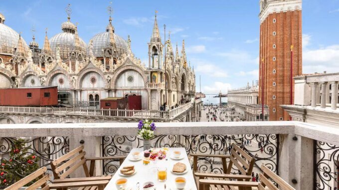 15 Airbnb Terbaik di Venice: Nikmati Pemandangan Kanal, Osteria Lezat, dan Akses Gondola!