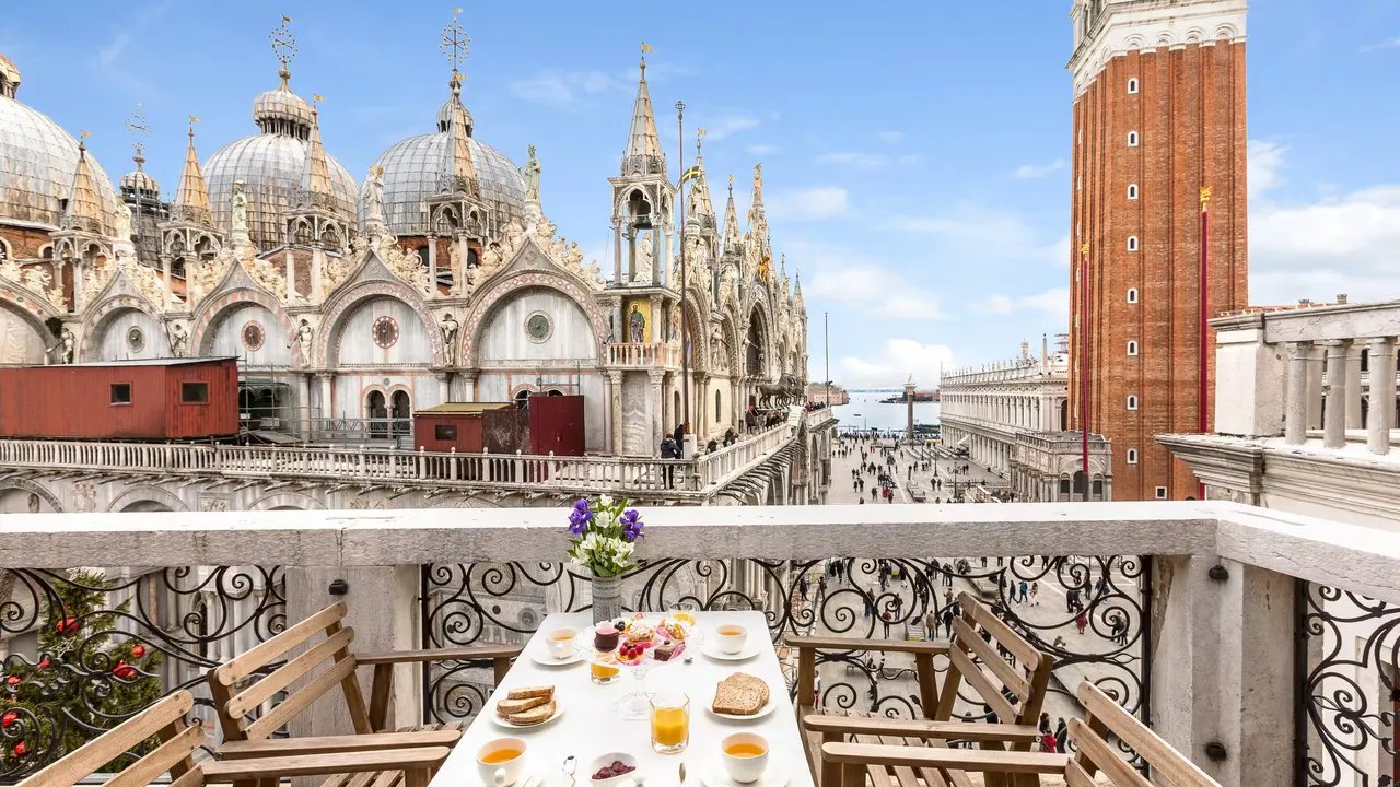 15 Airbnb Terbaik di Venice: Nikmati Pemandangan Kanal, Osteria Lezat, dan Akses Gondola!