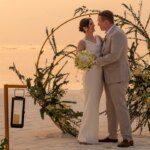 Cinta di Surga: Momen Elopement Mengagumkan di Maldives yang Dibiayai Poin!