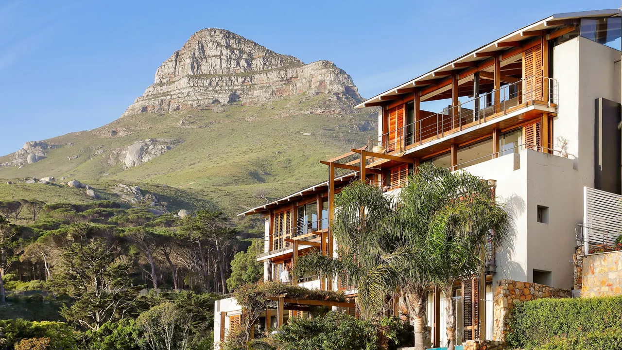 Nikmati Hidup Sehari-hari di 12 Airbnb Cape Town dengan Kolam Renang, Bak Mandi Air Panas, dan Pemandangan Epik!