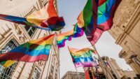 Temukan Penawaran Spesial dari Ahli Perjalanan LGBTQIA+: Keamanan dan Keterhubungan untuk Para Pelancong Queer!