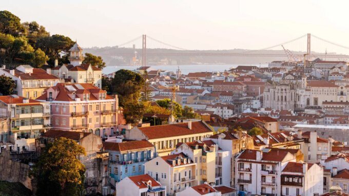 Panduan Pensiun di Portugal: Semua yang Perlu Diketahui Warga Amerika Tentang Visa D7!