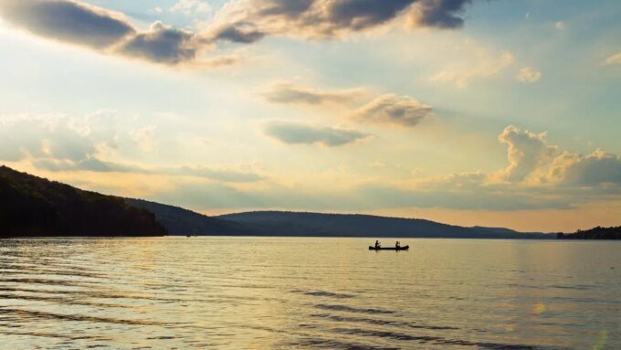 Jelajahi Keindahan Finger Lakes: Petualangan Seru Menyusuri Danau dengan Kano!