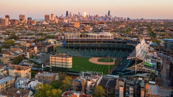 Panduan Insider: Tempat Menginap Terbaik Dekat Wrigley Field di Chicago!