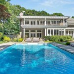 Sewa Liburan di Hamptons Ini Bakal Bikin Kamu Betah di Kolam Renang!