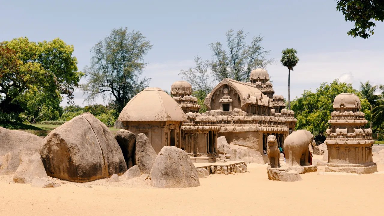 Tempat Bersejarah Tamil Nadu: Menyelami Jiwa Selatan India Melalui Kuil-Kuil Kuno yang Memikat!