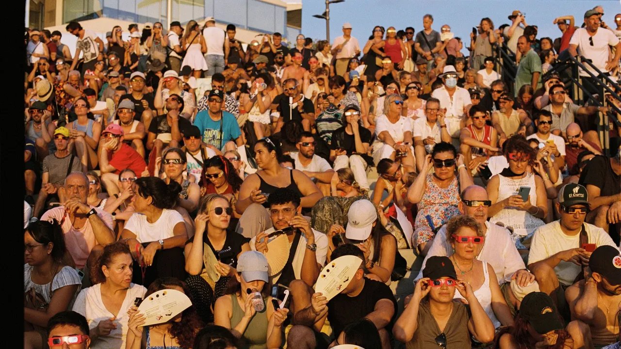Eclipse Matahari Total: Saksikan Keajaiban dari Kota Pantai Bersejarah Tarragona, Spanyol!