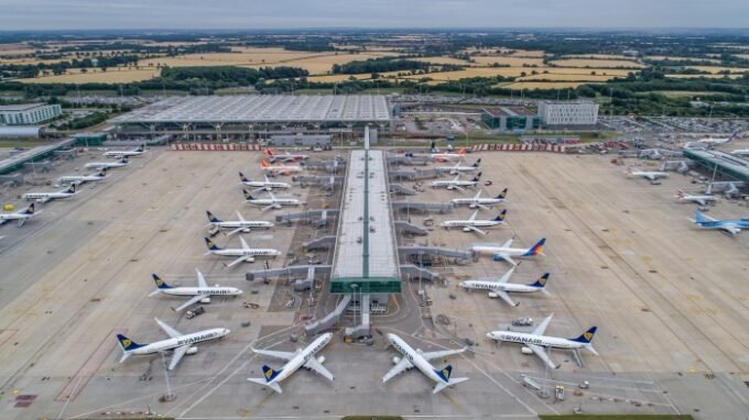 Hari Penerbangan Nasional: London Stansted Pecahkan Rekor Hari Terpadat dalam Sejarah!