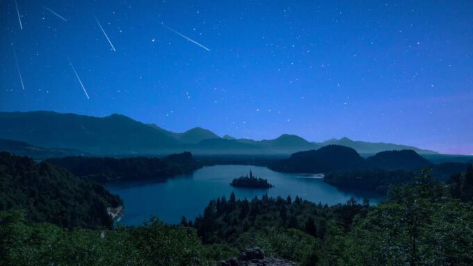 Banjir Bintang! Hujan Meteor Perseid Minggu Ini Bakal Jadi Momen Stargazing Terbaik Selama Bertahun-tahun!