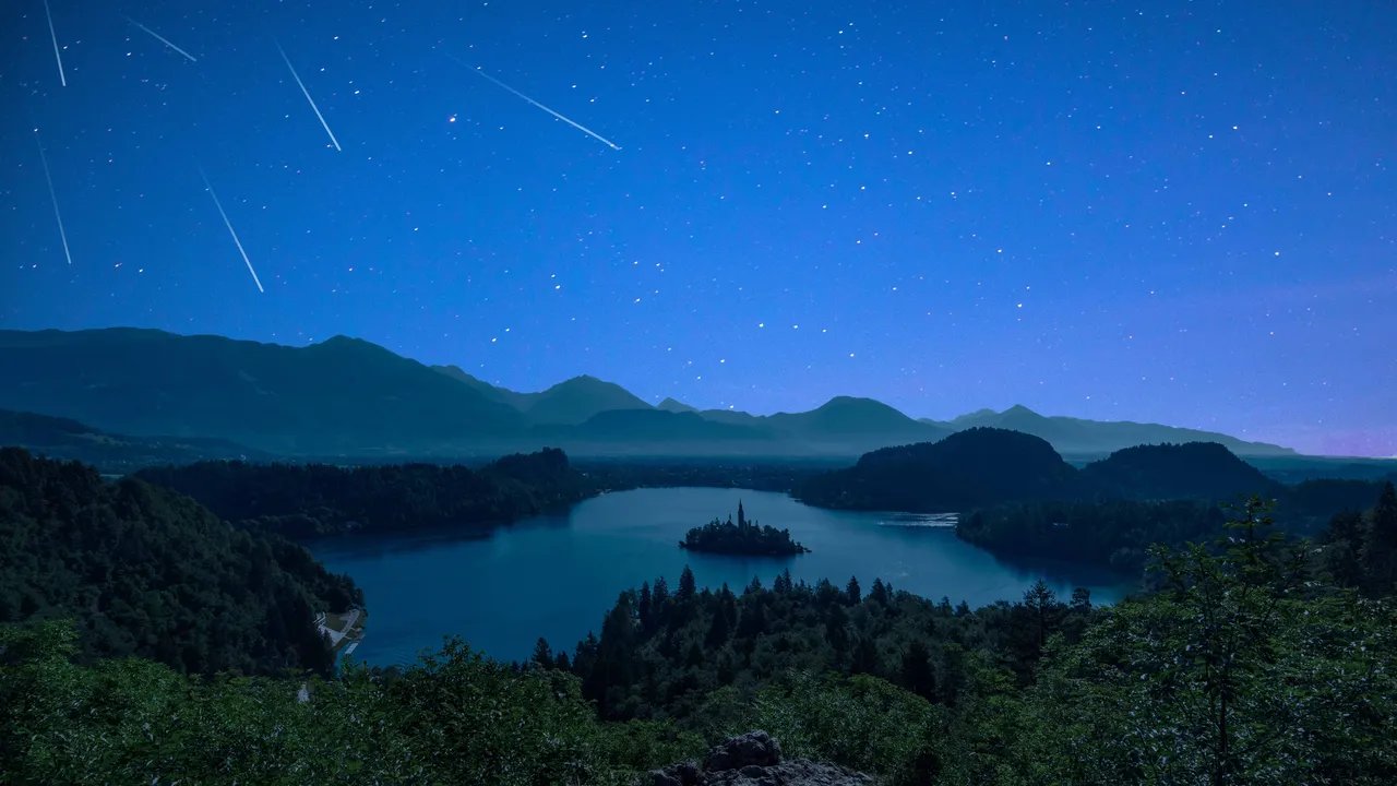 Banjir Bintang! Hujan Meteor Perseid Minggu Ini Bakal Jadi Momen Stargazing Terbaik Selama Bertahun-tahun!