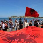 Apa yang Ingin Disampaikan Pengunjuk Rasa di Albania kepada Para Pelancong?