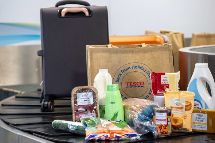 TESCO HADIRKAN BARANG TERPILIH UNTUK PELANCONG DI TEMPAT PENGAMBILAN BAGASI!