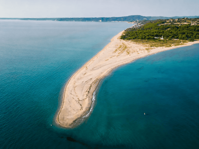 10 Pantai Tersembunyi Terbaik di Eropa yang Harus Kamu Kunjungi!