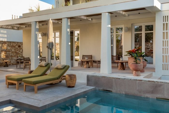 Pulau Yunani Tersembunyi Ini Kini Hadir dengan Hotel Boutique Paling Keren!