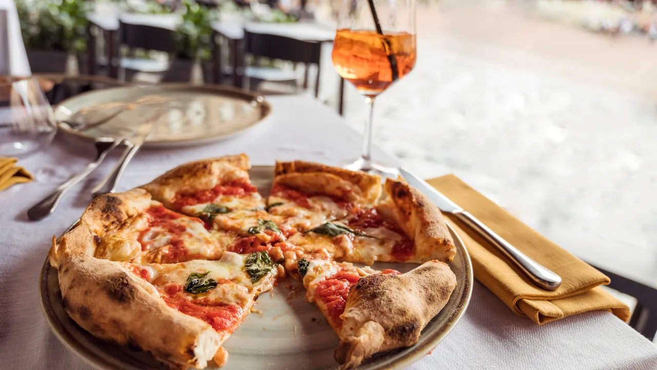 Rasakan Keajaiban Pizza: Tempat Terbaik Menikmati Margherita Asli di Naples, Italia!