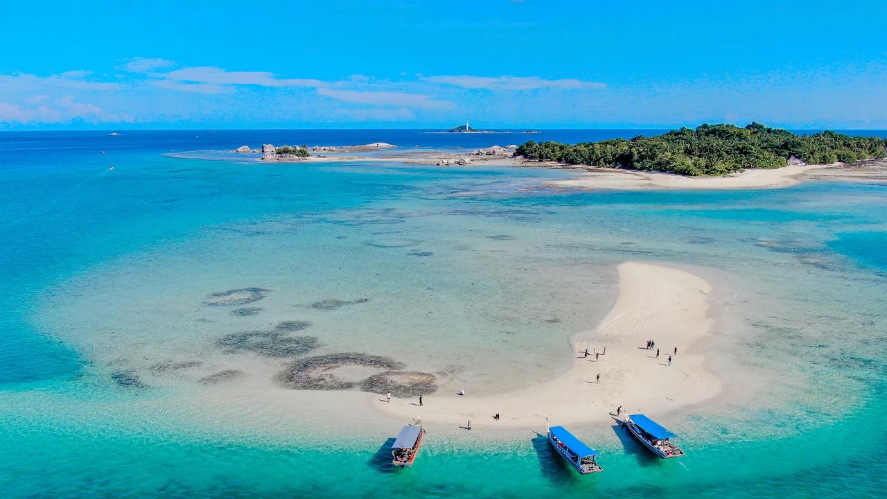 Jelajahi Keindahan Belitung: Pulau Indonesia Kini Resmi Menjadi Geopark UNESCO!