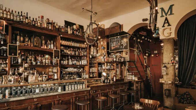 17 Bar Koktail Terbaik di Milan: Aperitivo Hanya Awal Petualangan!
