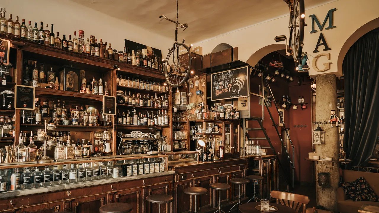 17 Bar Koktail Terbaik di Milan: Aperitivo Hanya Awal Petualangan!