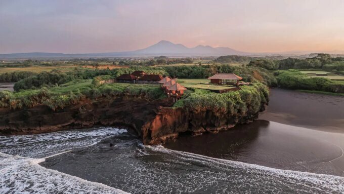 28 Hotel Terbaik di Bali: Mulai dari Vila dengan Pemandangan Laut Hingga Pelarian di Tengah Hutan!