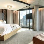 20 Hotel Terbaik di Vancouver untuk Menikmati Alam, Pemandangan Seawall, dan Kolam Renang Rooftop yang Keren!