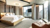 20 Hotel Terbaik di Vancouver untuk Menikmati Alam, Pemandangan Seawall, dan Kolam Renang Rooftop yang Keren!